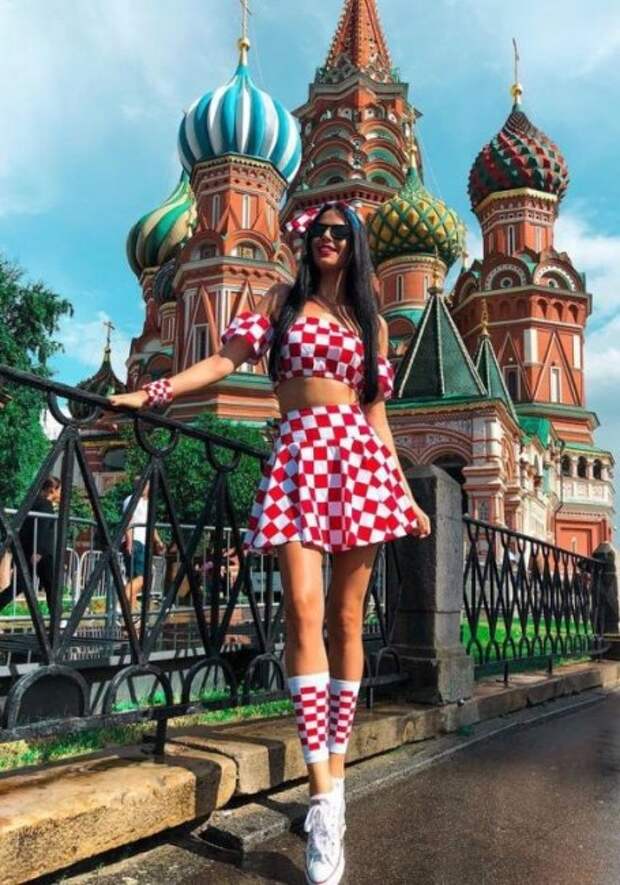Ивана Кнолл - самая сексуальная хорватская болельщица (20 фото)
