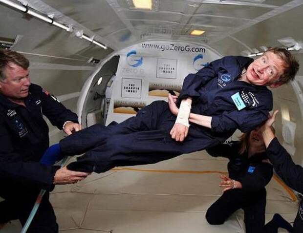 26 апреля 2007 года Стивен Хокинг на специальном самолете совершил полет в невесомости. А на 2009 год был запланирован его полет в космос.