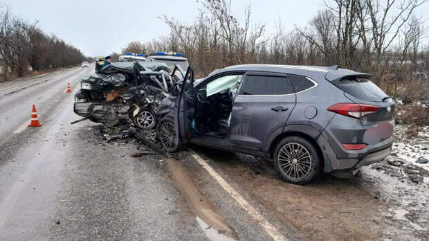 Три человека погибли при столкновении двух автомобилей в Ставрополье