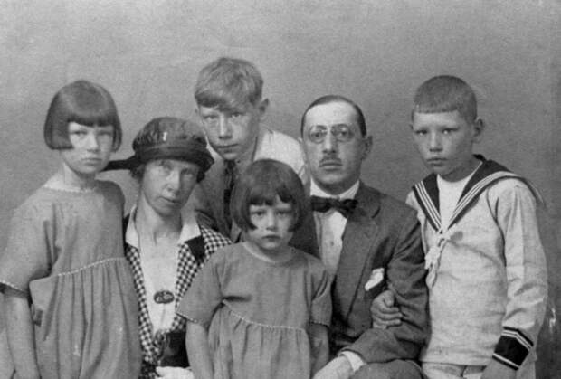 Семья Стравинских, 1920 г. / Фото: www.liveinternet.ru