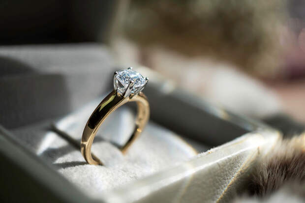 В Азербайджане мужчину наказали за обручение с несовершеннолетней