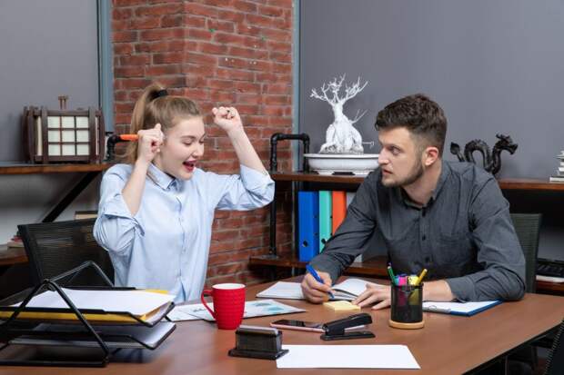 Каждый десятый работник во Владивостоке решается разыграть коллегу