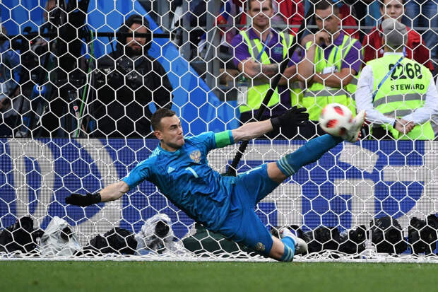 Тренер Семин заявил, что Акинфеева нужно вернуть в сборную России