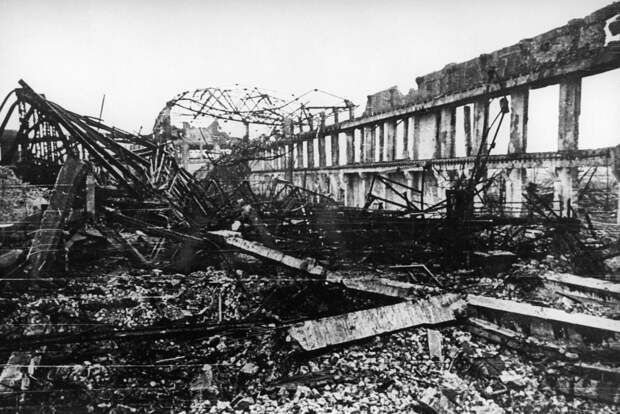 Конец истории промышленного Киева: «Большевик» пал под ломами «патриотов»