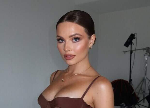 «Мирошику 8 месяцев!»: Шульгина запечатлела дочь и сына в новогоднем антураже