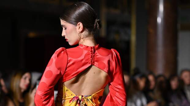 Россиянам назвали самые подходящие оттенки в одежде для встречи Нового года