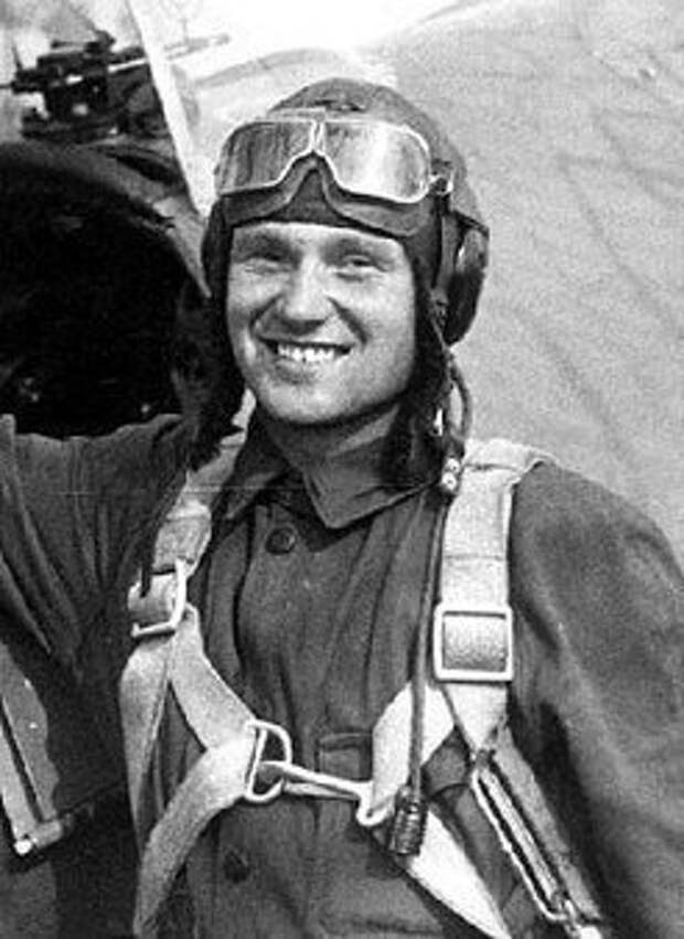Летчик-герой, разжалованный в рядовые и снова получивший звание Героя Советского Союза