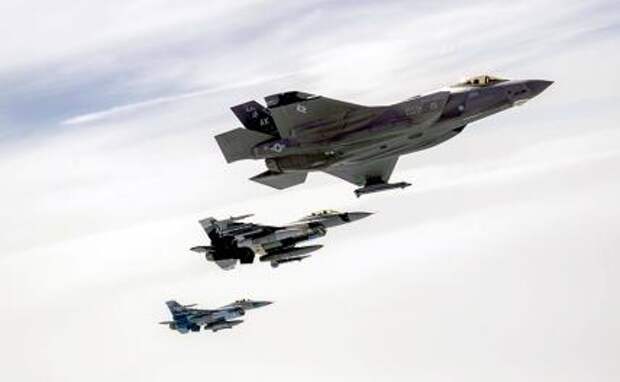 На фото: истребители F-35 Lightning II