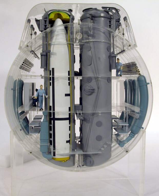Баллистические ракеты "Посейдон" (США), размещенные на подводной лодке изнутри, интересно, как это сделано, познавательно, разрез