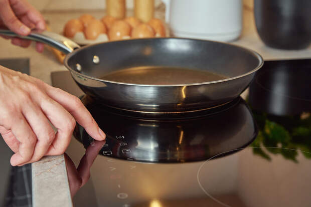 Врач Соломатина: сковороду с антипригарным покрытием нужно менять раз в три года