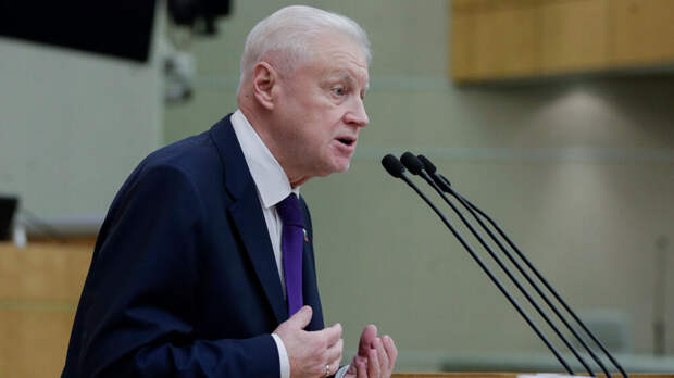 Миронов: многие россияне трудятся по 12 часов шесть дней в неделю на 2-3 работах