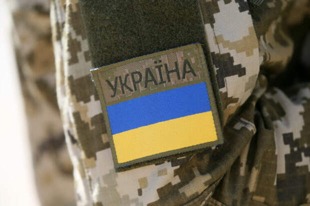 На границе России задержали контейнеры с формой для ВСУ. Они шли через Китай