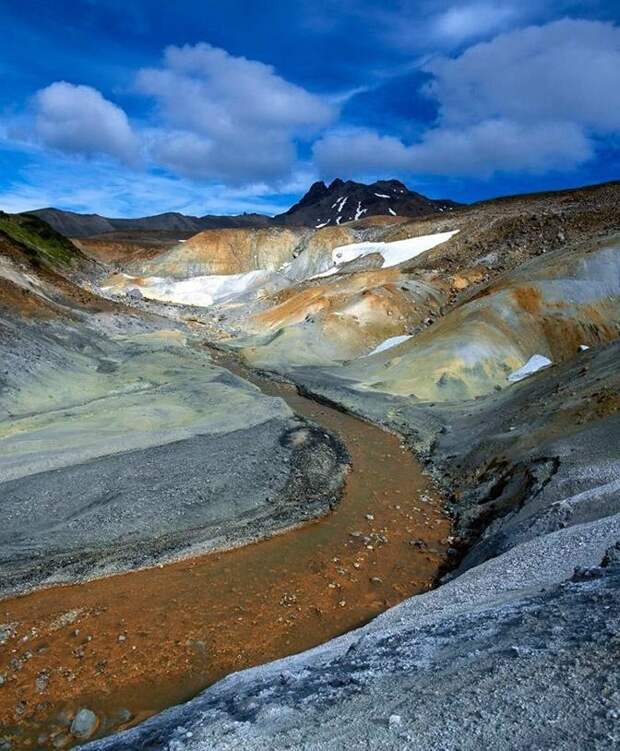 Долина смерти, расположенная на склоне вулкана Кихпиныч в верховье реки Гейзерной, Камчатка