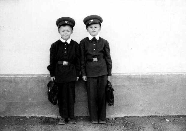 Школьная форма 1948 года. |Фото: mixyfotos.ru.