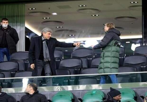 «Не хотел смотреть последние десять минут»: Сергей Галицкий зашёл в раздевалку после разгрома ЦСКА и произнёс эмоциональную речь