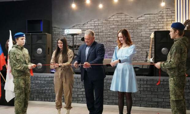 Кинотеатр, сцена и площадка для отдыха: в Коноше открылось новое пространство для молодёжи