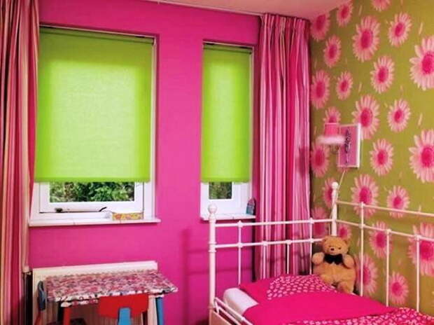 Цвет штор: розовые занавески в комнате для девочки