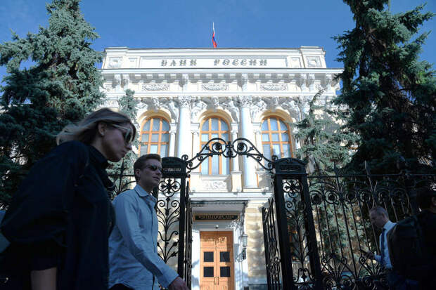 ЦБ вновь снизит ставку. Когда выгоднее открыть вклад и взять кредит в 2022 году