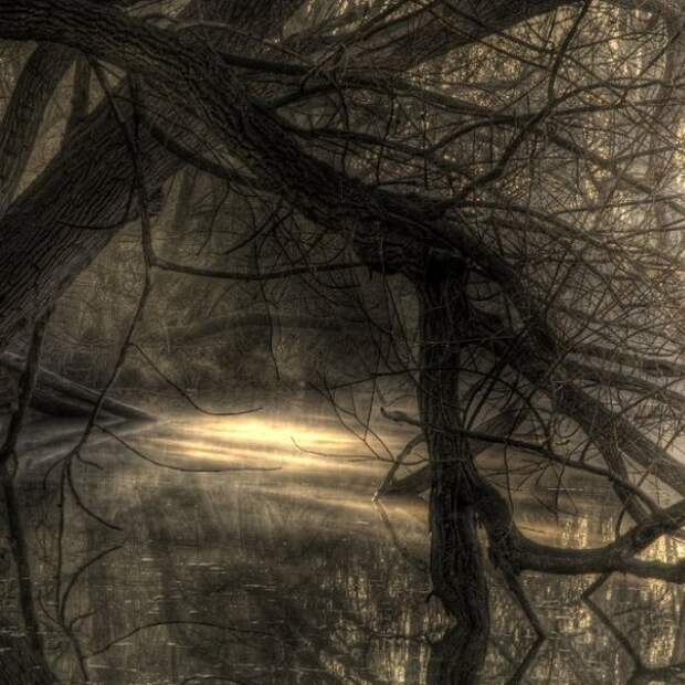 46459283_1247894519_Mysterious_lake_by_Unicorne[1]