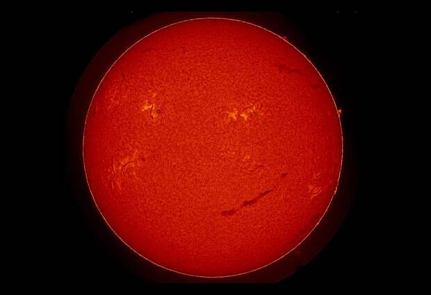 ИКИ РАН: огромный «смайлик» сформировался на Солнце из активных областей