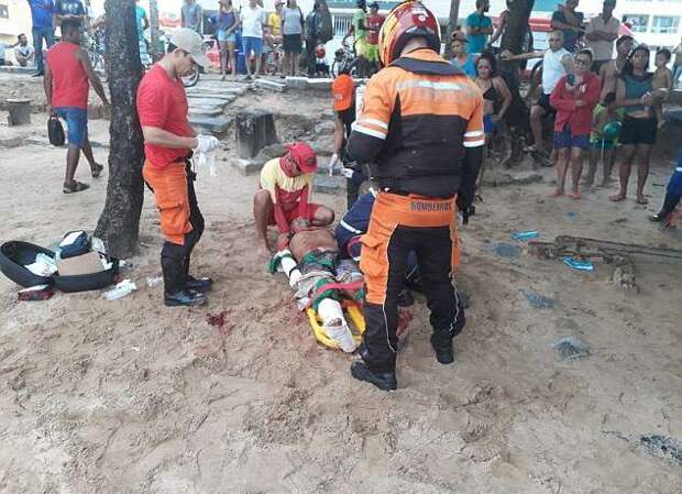 В Бразилии акула напала на туриста - он лишился ноги и впал в кому