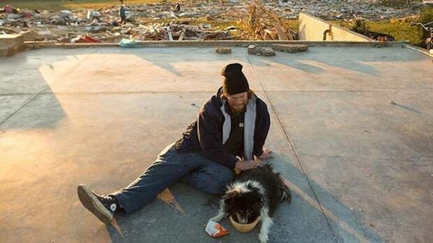 Мужчина отыскал своего "друга" после урагана дружба, люди, мир, фото