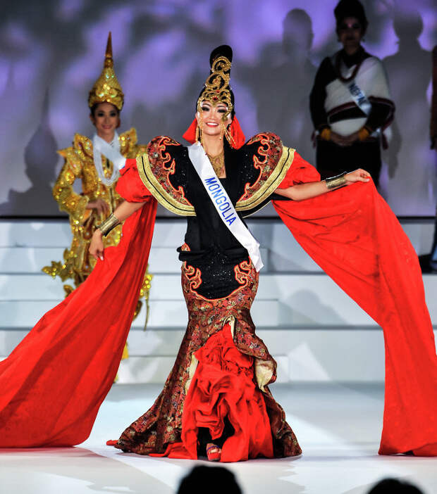 Мисс Монголия во время финала международного конкурса красоты Miss International в Токио