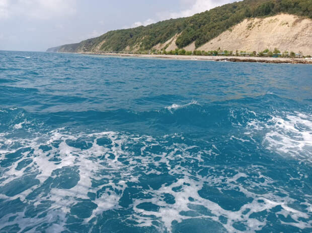 Тепленькая пошла: морская вода прогрелась почти до 30 градусов - на Кубани продлено штормовое по жаре