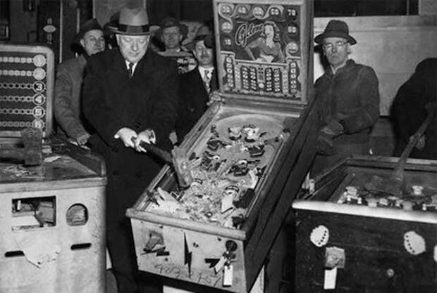 8. Пинбол долгое время был запрещён в Нью-Йорке как азартная игра горилла, истории, кино, китай, корея, факты, япония