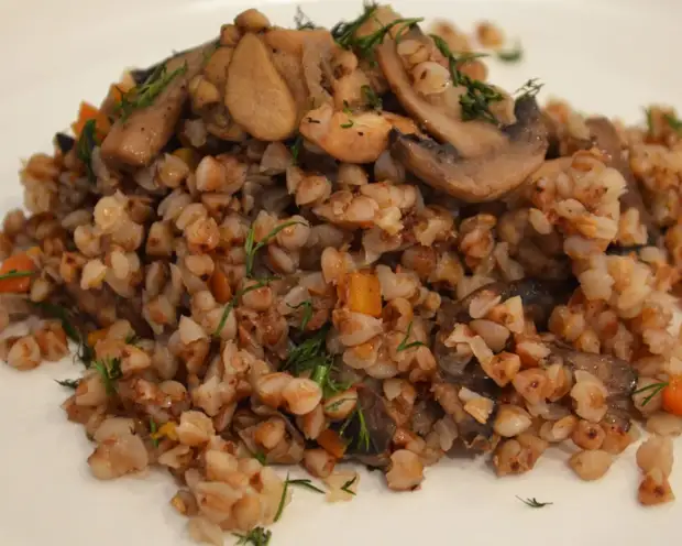 ​Гречка с грибами и луком