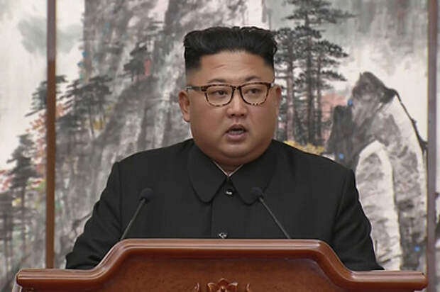 Ким Чен Ын руководил изготовлением скульптур в честь подвигов военных КНДР