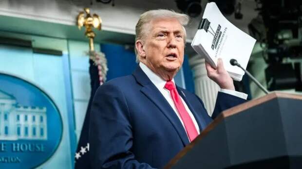 Трамп завидует Путину в обладании абсолютной властью – NYT