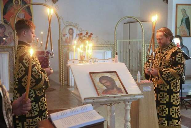 Вечернее богослужение в храме преподобной Евфросинии Полоцкой г. Бобруйска.