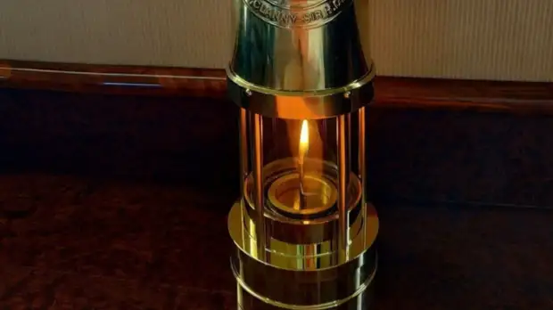 Российская делегация с Благодатным огнём вылетела из Израиля