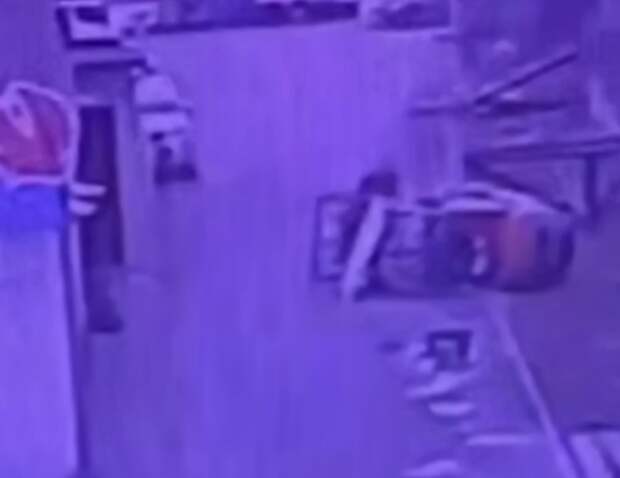 Погрузчик насмерть раздавил работника склада в Приморском крае