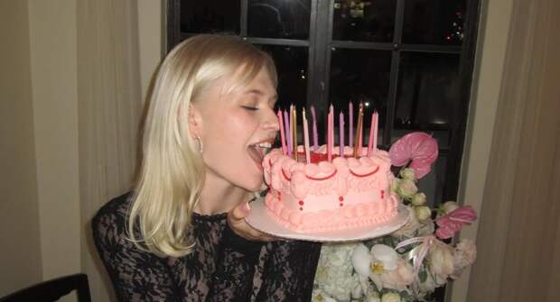 Дочь Веры Брежневой отпраздновала день рождения в прозрачном платье