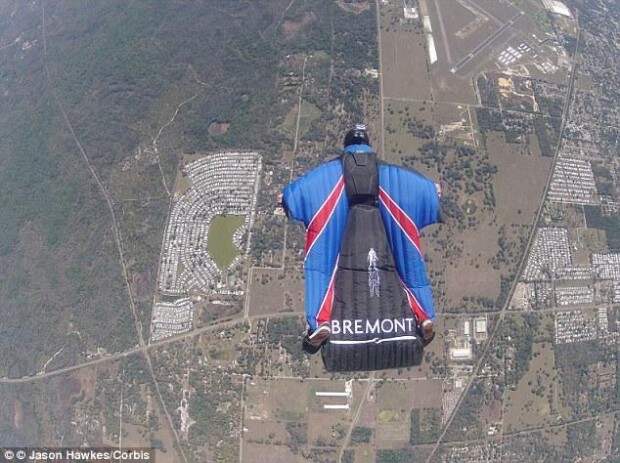 Рекорды: Британец прыгнул без парашюта с высоты 700 метров