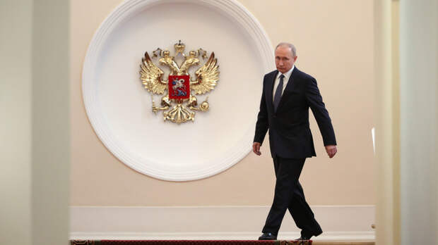Порезался, как любой может: Песков объяснил, почему у Путина перевязан палец