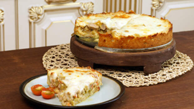 Фото к рецепту: Мясной пирог на подушке из картофельного теста Фото к рецепту: Мясной пирог на подушке из картофельного теста