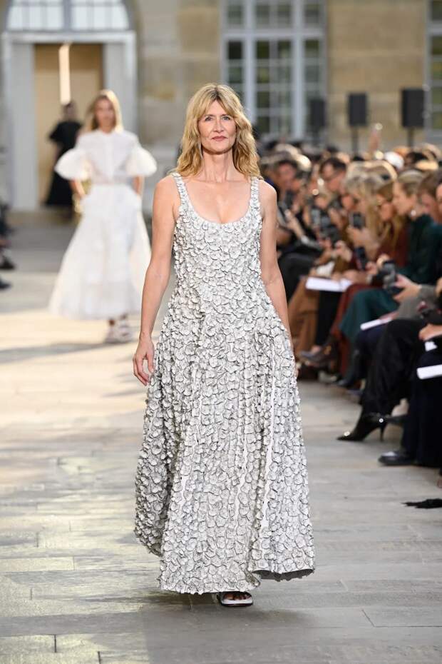 Неделя моды в Париже: Памела Андерсон, Дженнифер Лоуренс и Джонни Депп Неделя моды в Париже: Памела Андерсон, Дженнифер Лоуренс и Джонни Депп