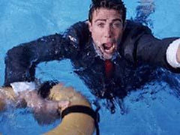 Запрещено спасать людей. Правила безопасного поведения на воде. Знак ходить запрещено. Запрещено спасать людей. Море просит помощи.