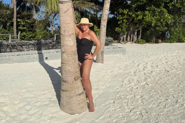 В сети восхитились похудевшей на 27 килограммов звездой Comedy Woman в купальнике