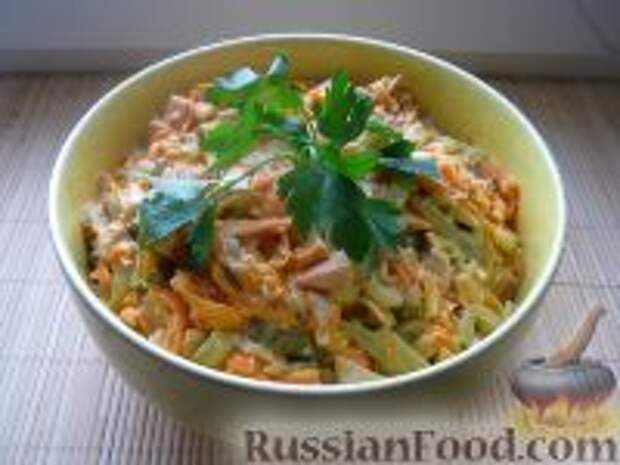 Фото к рецепту: Салат «Обжорка» с курицей