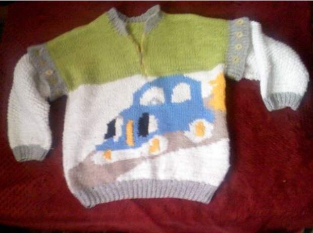 Старый детский пуловер превратила в новый