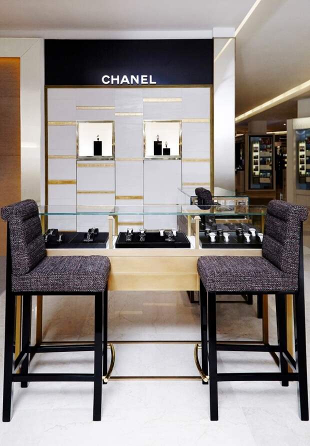 Корнер. Корнер Chanel. Корнер гуччи Chanel. Корнер Шанель в Москве. Дом Шанель.