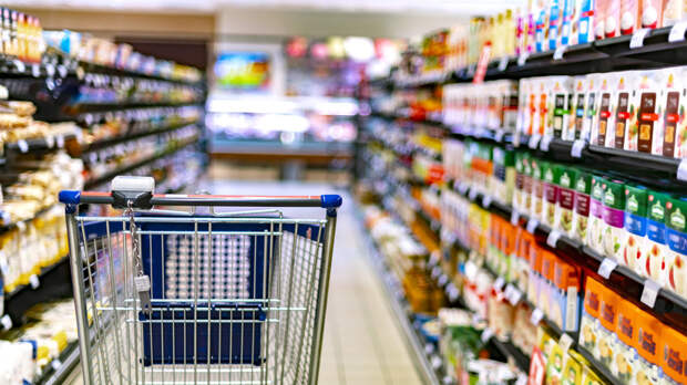 Юрист Саблин: покупатель может потребовать продать товар по указанному ценнику