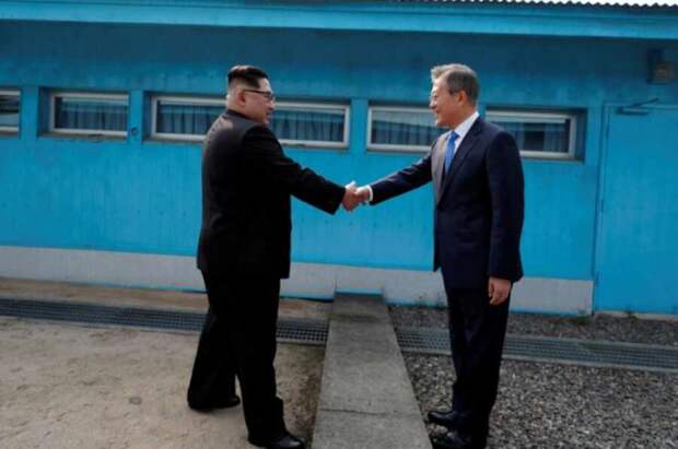 Лидеры Южной Кореи и КНДР договорились восстановить канал связи между странами