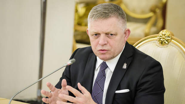 Фицо назвал идеологическим безумием финансирование Украины со стороны Евросоюза