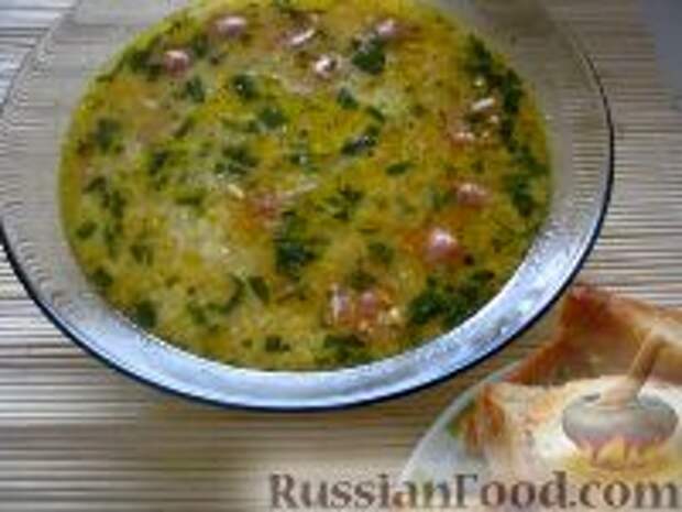 Фото к рецепту: Сырный суп с сосисками