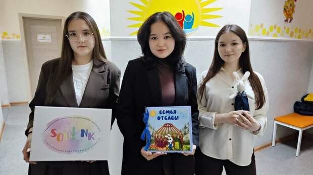 В Карагандинской области создали книгу для детей с синдромом Дауна